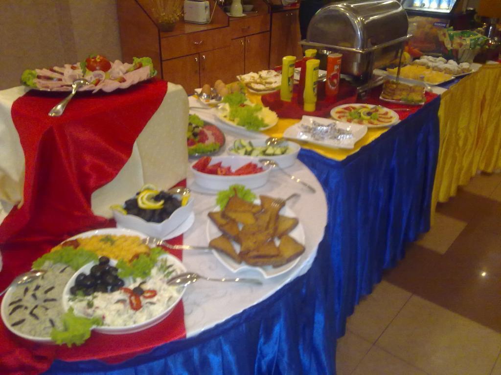 Hotel Helin - Calea Bucuresti Крайова Екстер'єр фото