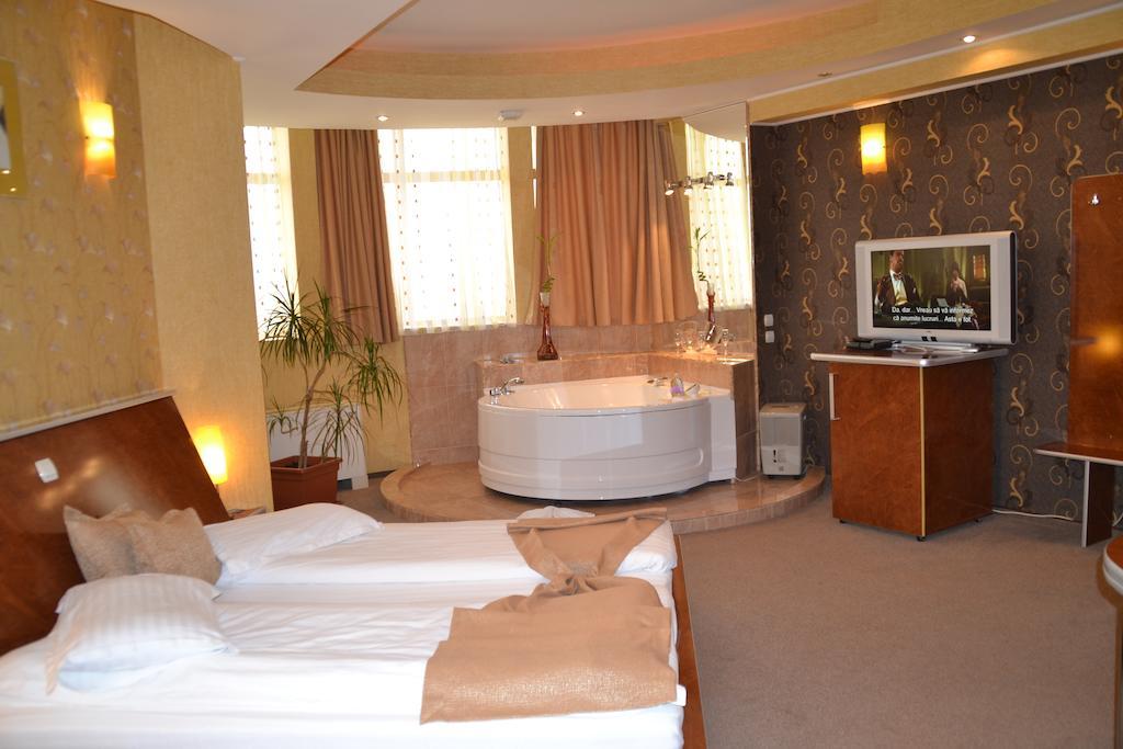 Hotel Helin - Calea Bucuresti Крайова Екстер'єр фото