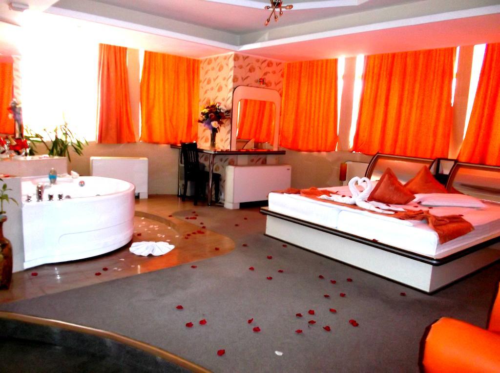 Hotel Helin - Calea Bucuresti Крайова Екстер'єр фото