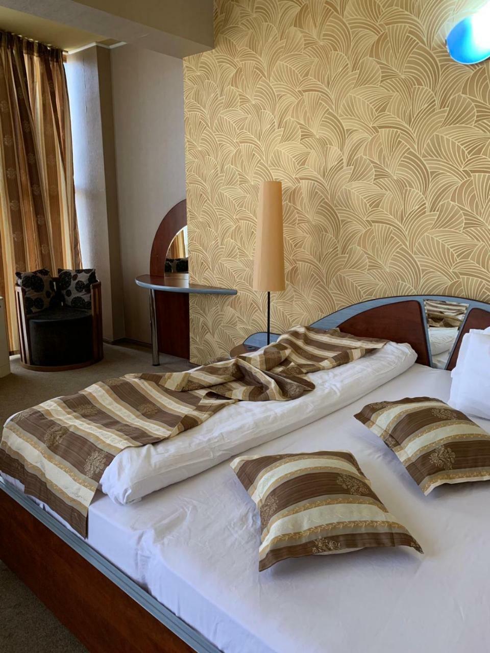 Hotel Helin - Calea Bucuresti Крайова Екстер'єр фото