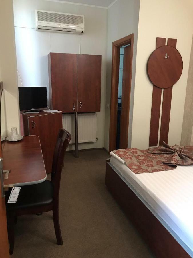 Hotel Helin - Calea Bucuresti Крайова Екстер'єр фото