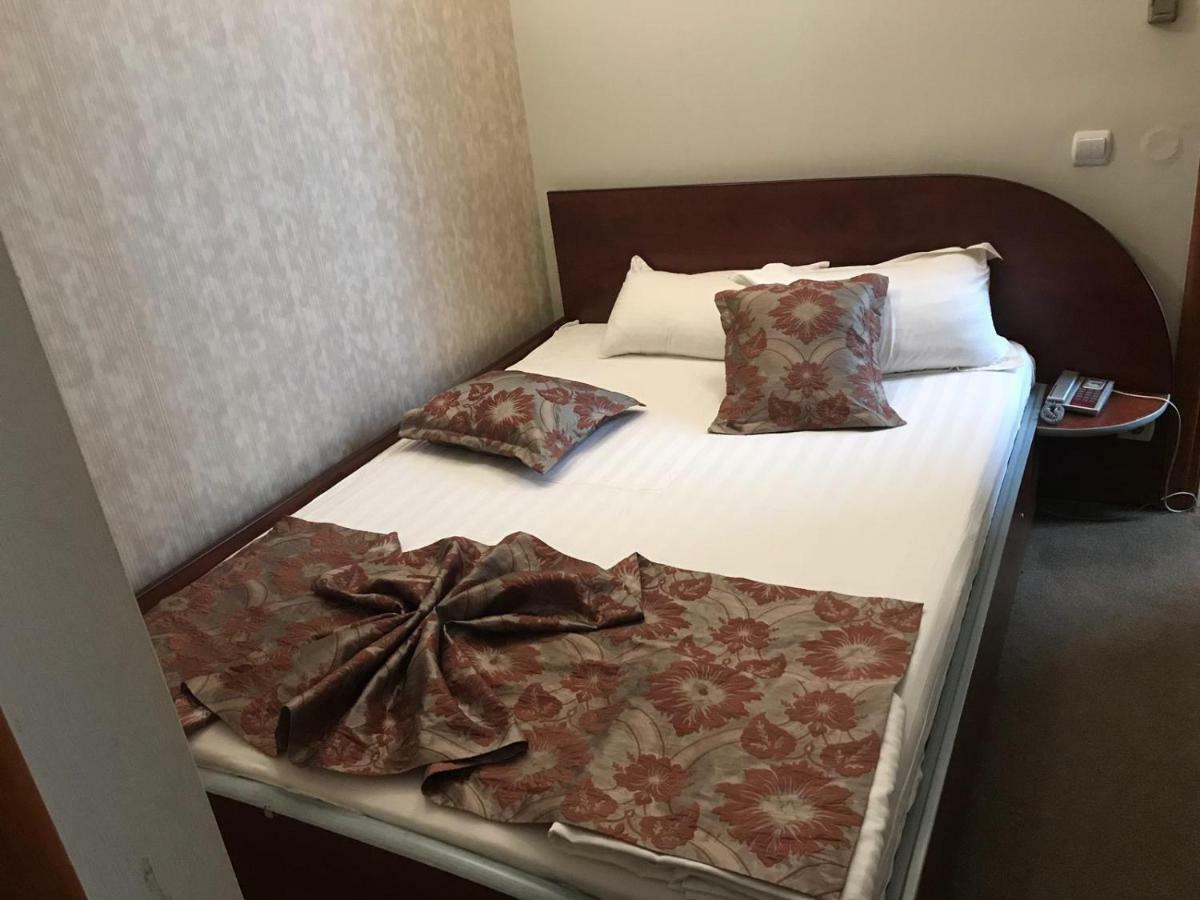 Hotel Helin - Calea Bucuresti Крайова Екстер'єр фото