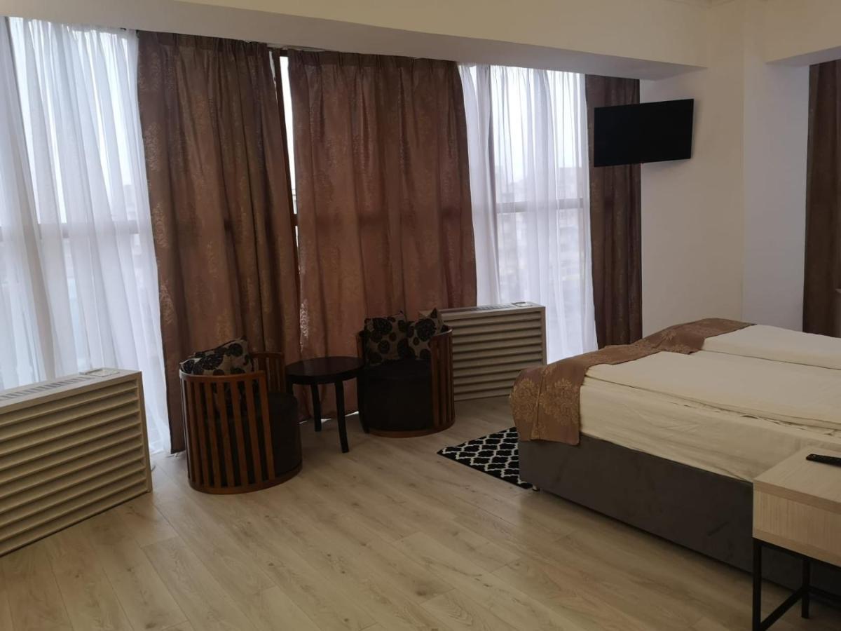Hotel Helin - Calea Bucuresti Крайова Екстер'єр фото